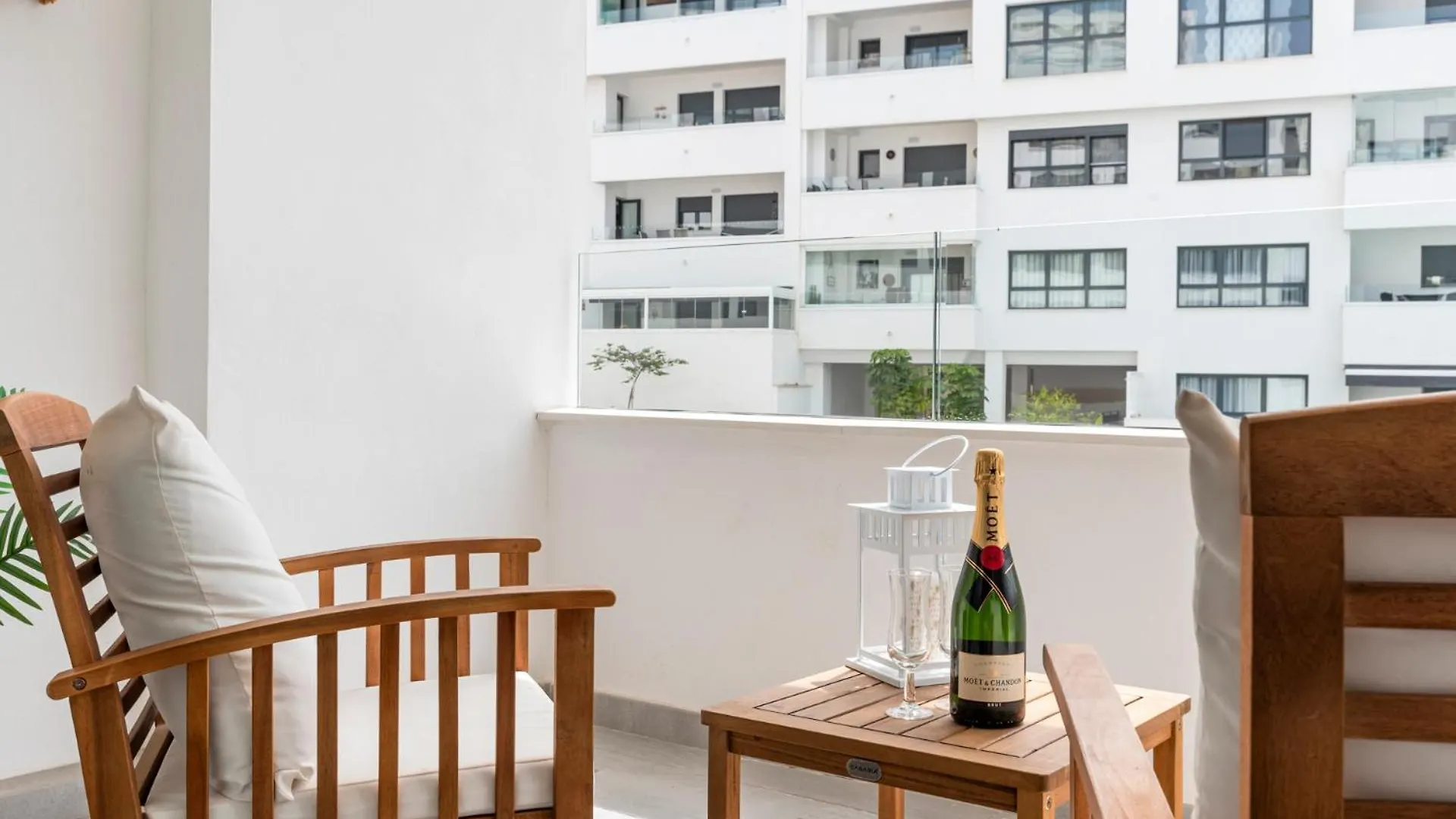 Elegant Apartment Near The Beach & Old Town Estepona