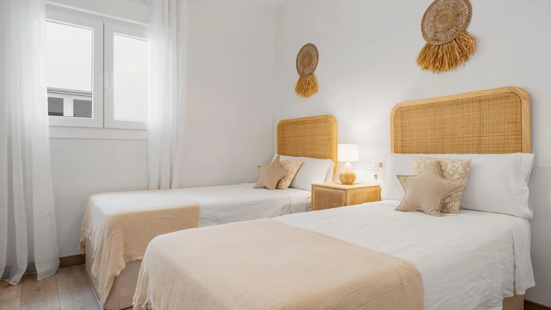 Elegant Apartment Near The Beach & Old Town Estepona