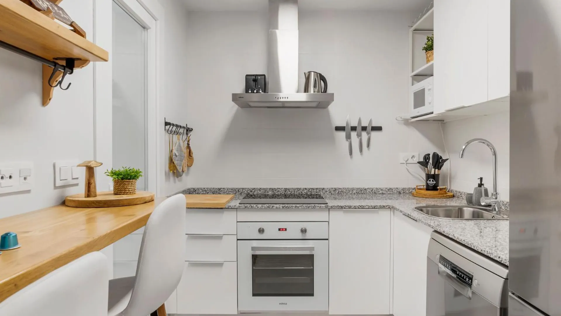 אסטפונה Elegant Apartment Near The Beach & Old Town