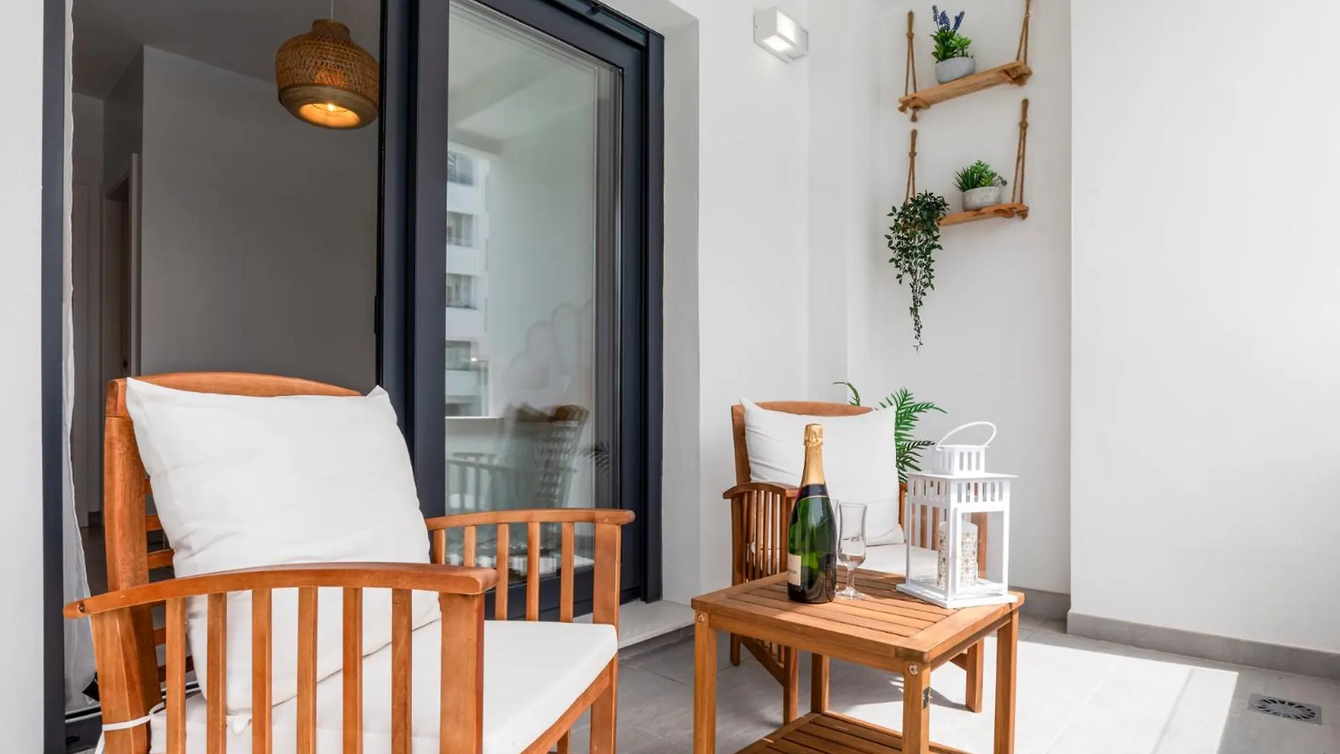 Elegant Apartment Near The Beach & Old Town Estepona