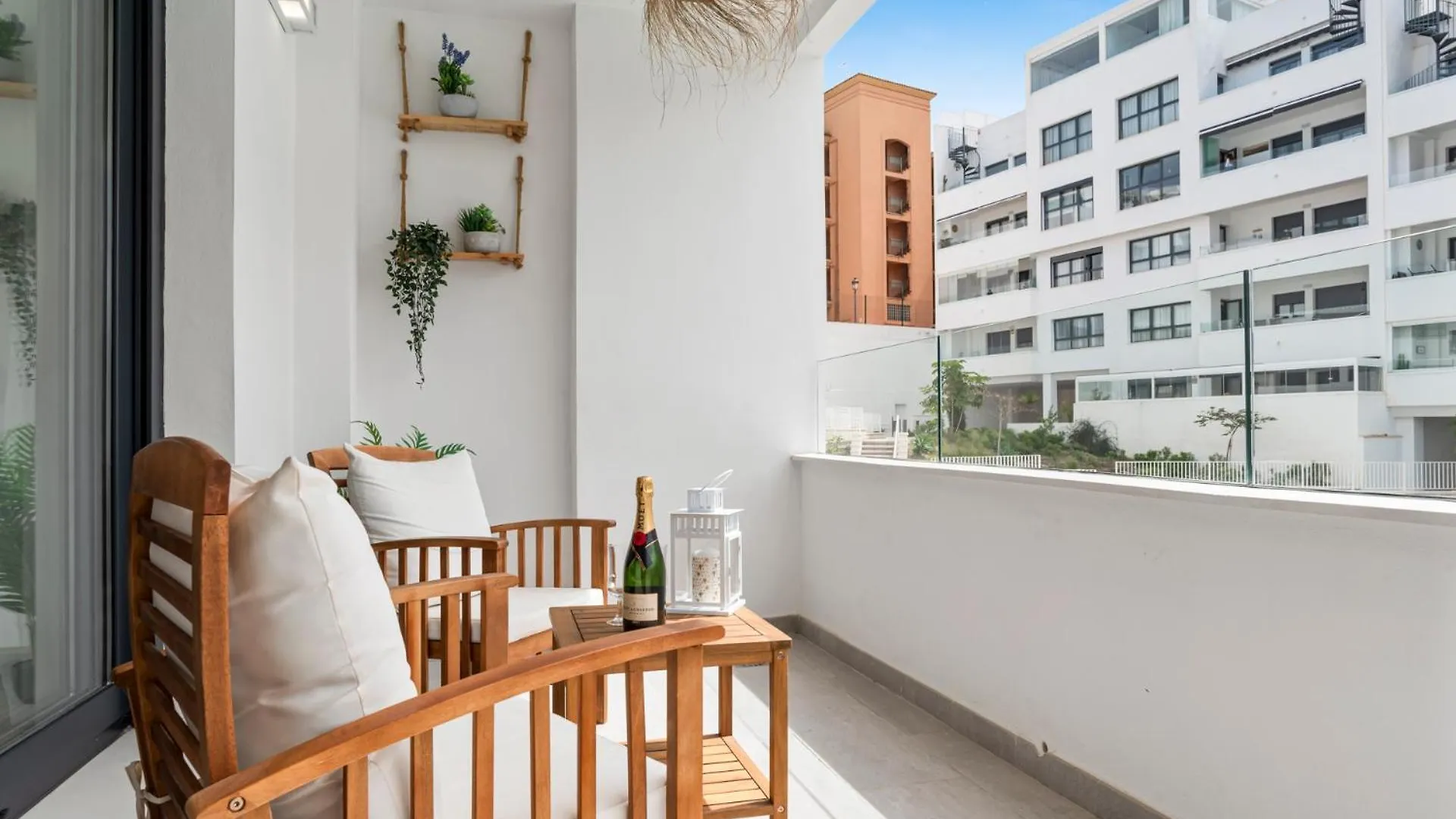 Elegant Apartment Near The Beach & Old Town Estepona