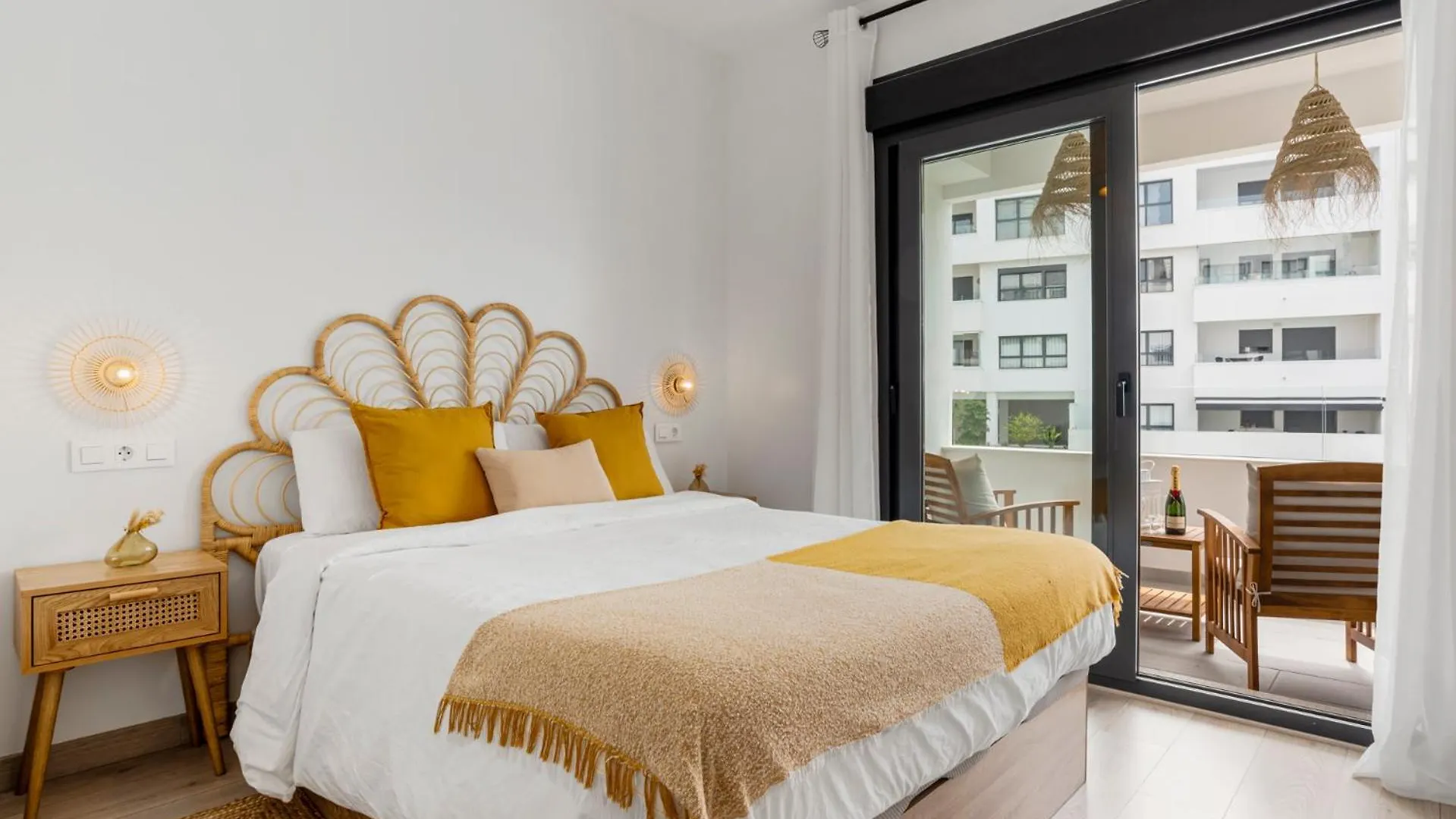 Elegant Apartment Near The Beach & Old Town Estepona Spain