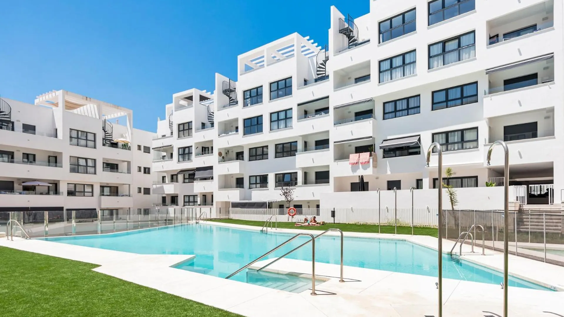 Elegant Apartment Near The Beach & Old Town Estepona