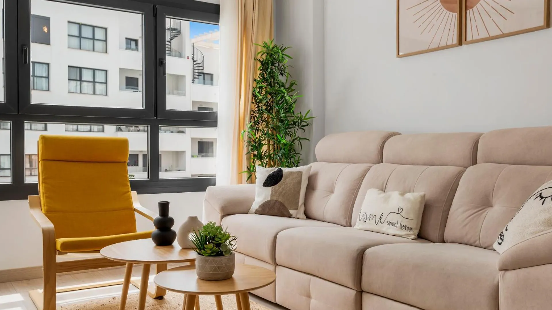 Elegant Apartment Near The Beach & Old Town Estepona
